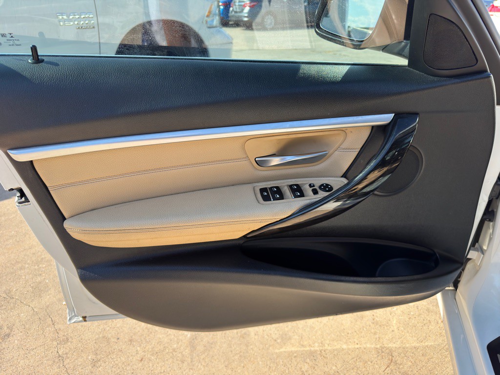 2018 BMW 3 Series Image 26