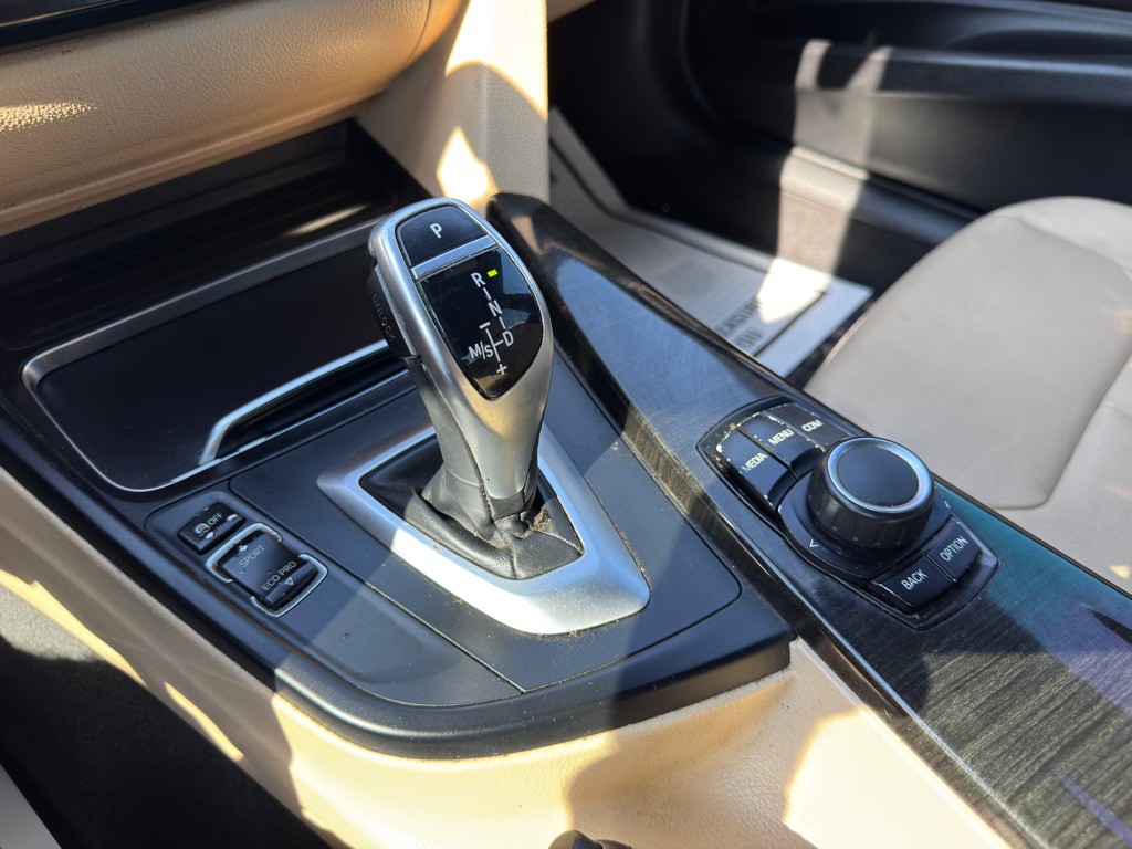 2018 BMW 3 Series Image 30