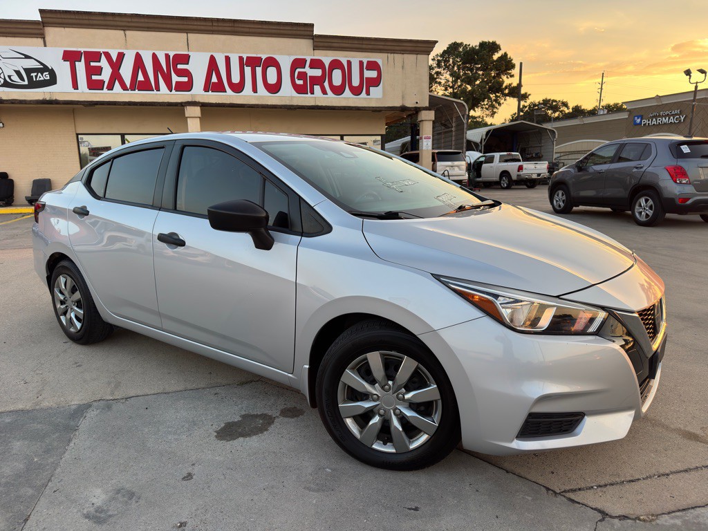 2021 Nissan Versa Image 2