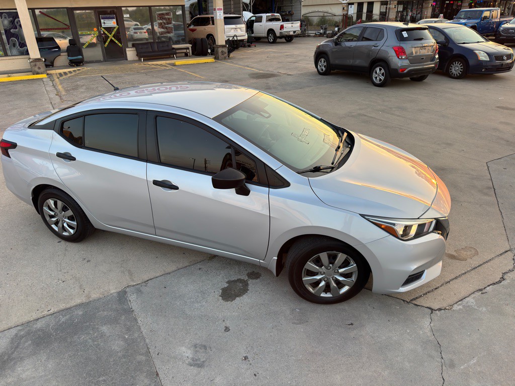 2021 Nissan Versa Image 3