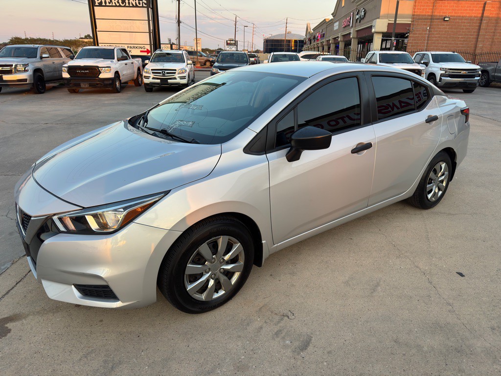 2021 Nissan Versa Image 6