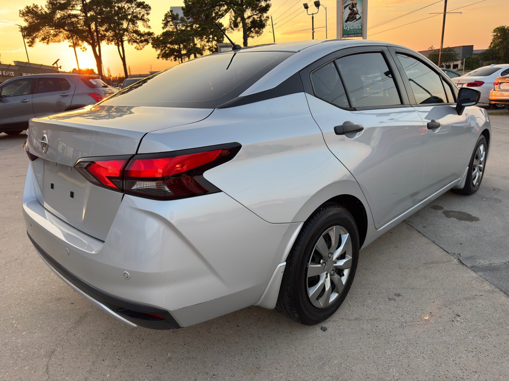2021 Nissan Versa Image 10