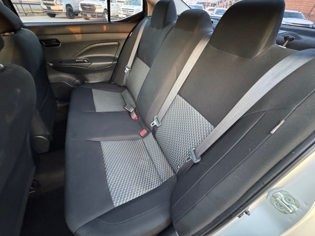 2021 Nissan Versa Image 13