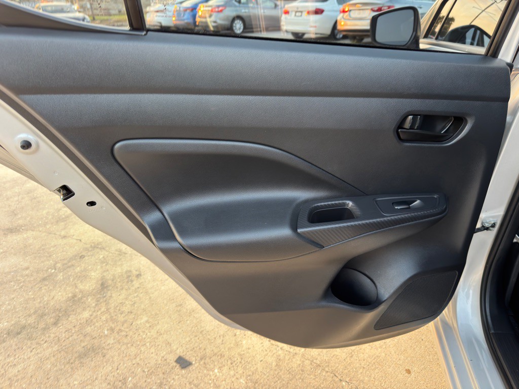 2021 Nissan Versa Image 15