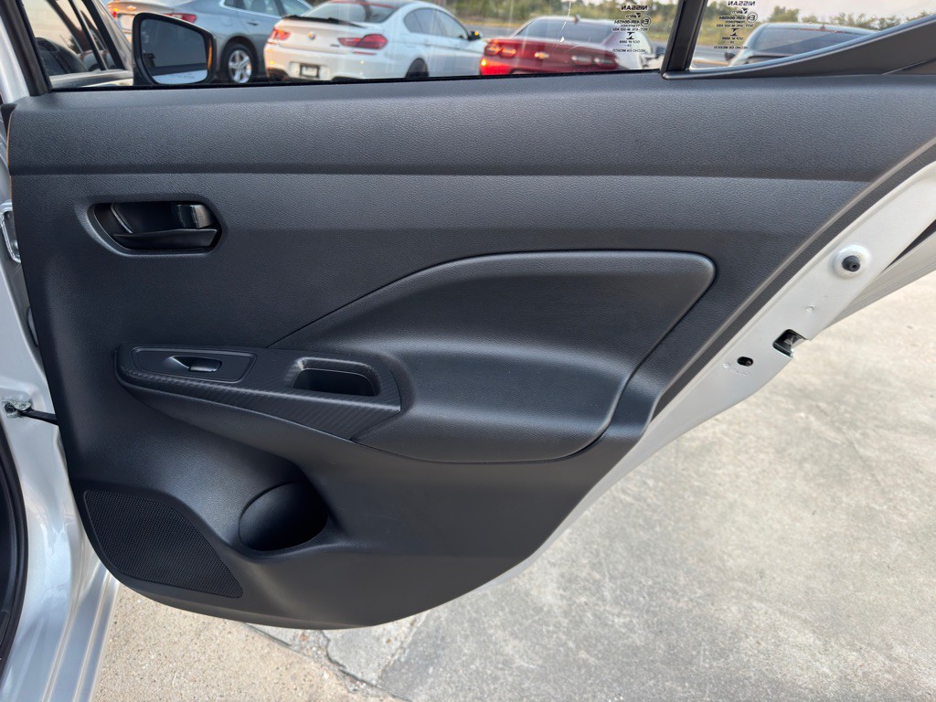 2021 Nissan Versa Image 18