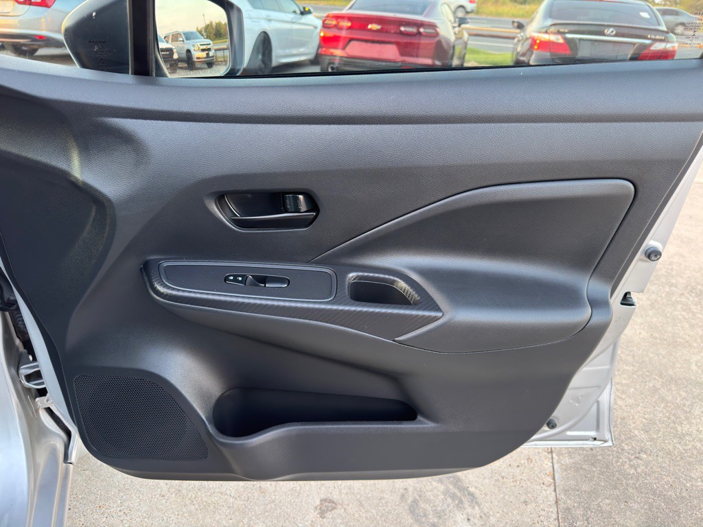 2021 Nissan Versa Image 21