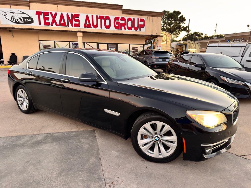 2015 BMW 7 Series Image 2