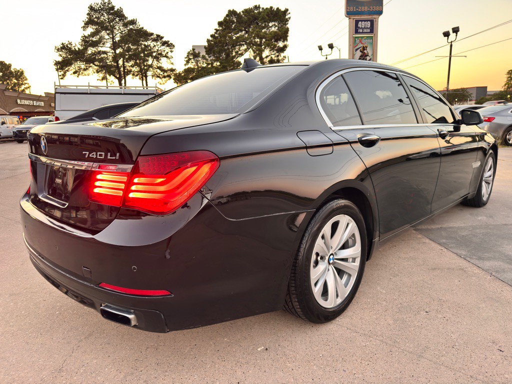 2015 BMW 7 Series Image 9