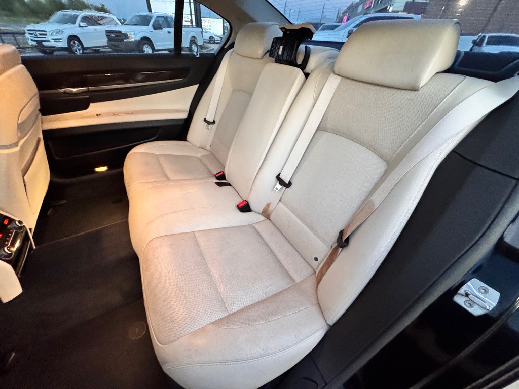 2015 BMW 7 Series Image 13