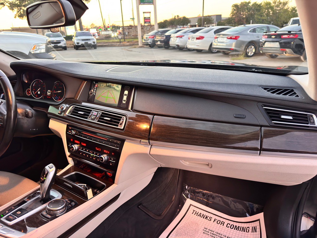 2015 BMW 7 Series Image 19