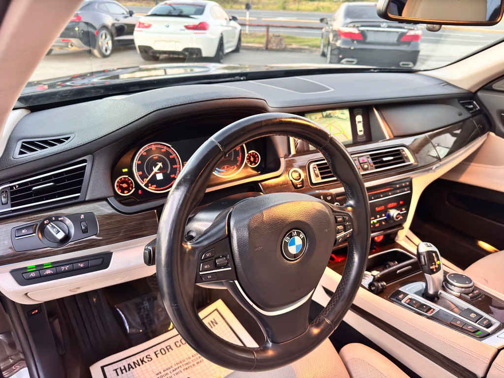 2015 BMW 7 Series Image 21
