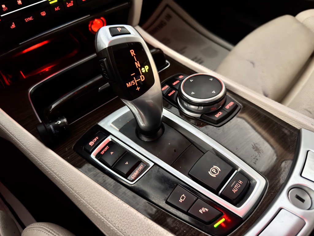 2015 BMW 7 Series Image 27