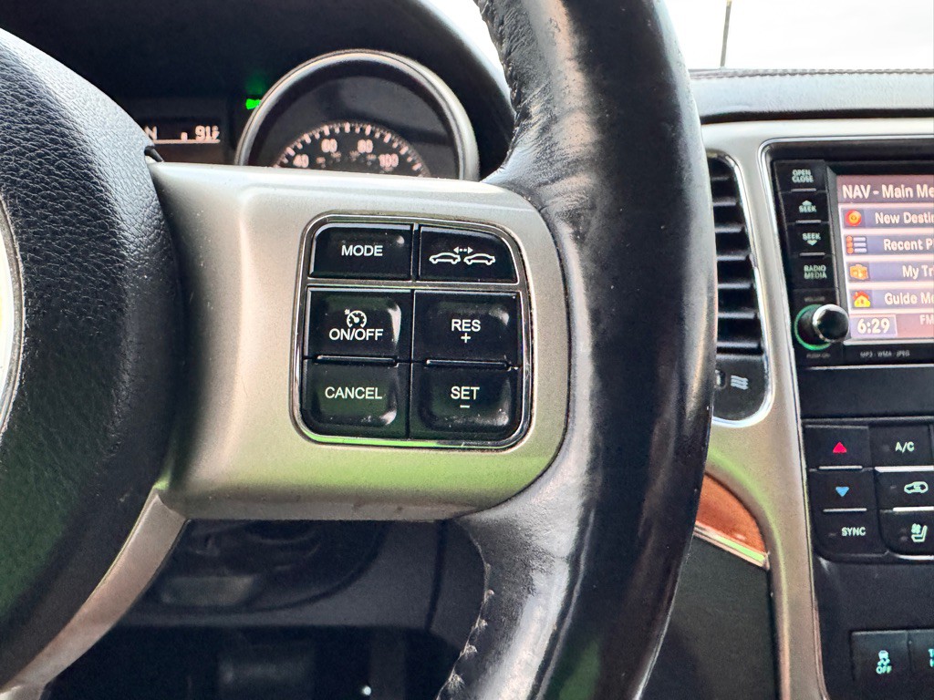 2012 Jeep Grand Cherokee Image 32