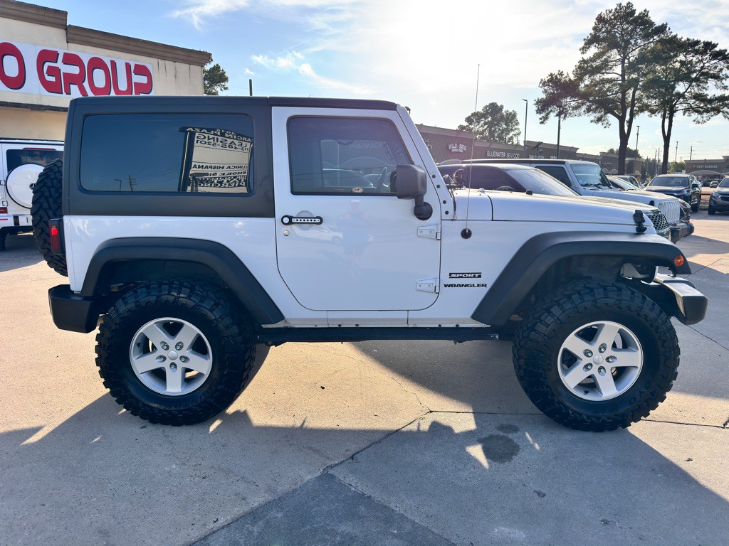 2016 Jeep Wrangler Image 12