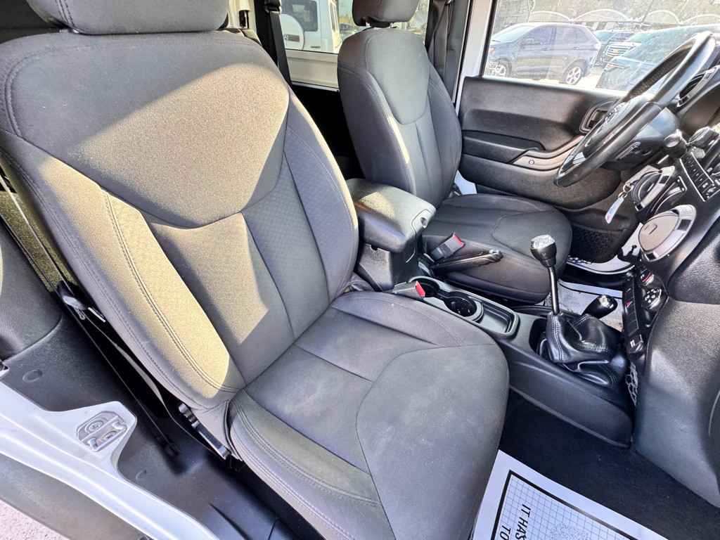 2016 Jeep Wrangler Image 17