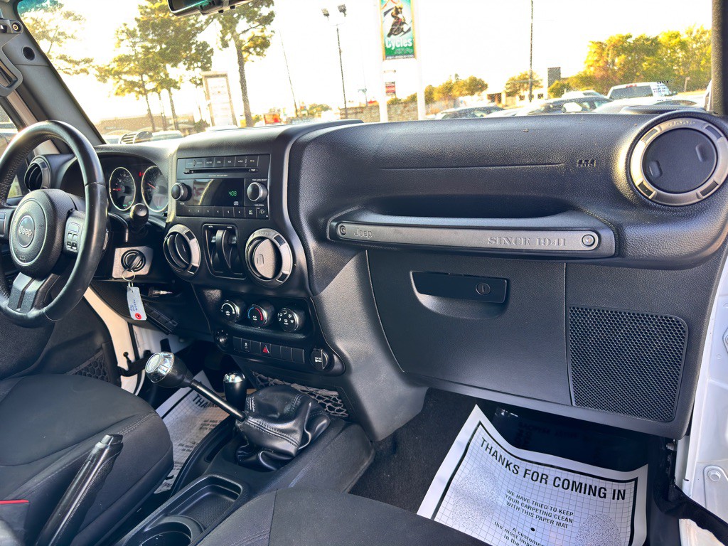 2016 Jeep Wrangler Image 18