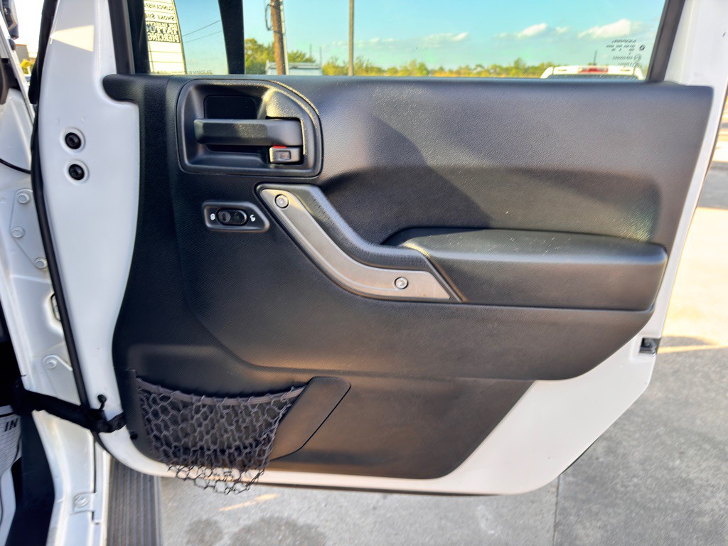 2016 Jeep Wrangler Image 19