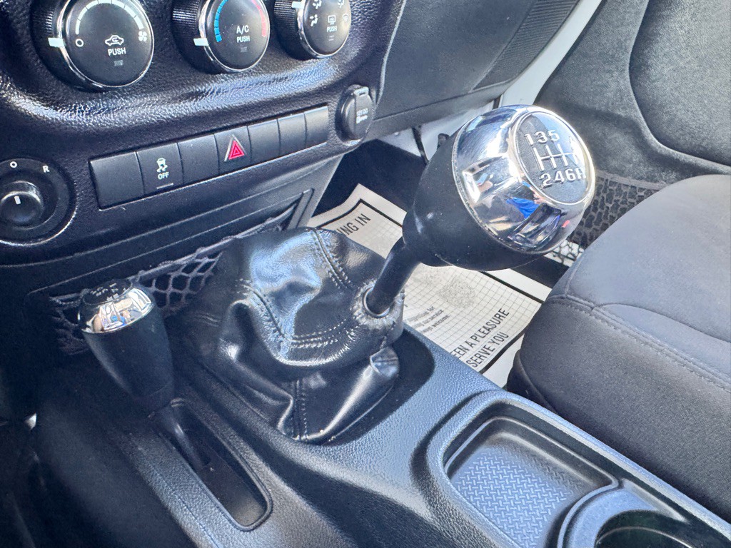 2016 Jeep Wrangler Image 27