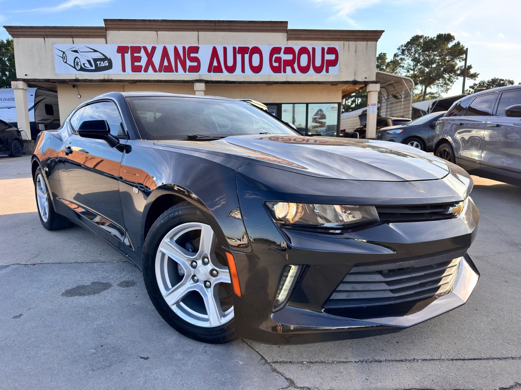 2017 Chevrolet Camaro Image 1