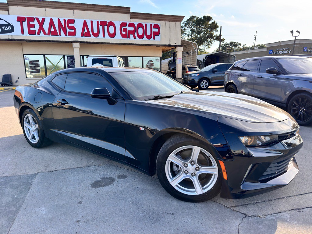 2017 Chevrolet Camaro Image 2