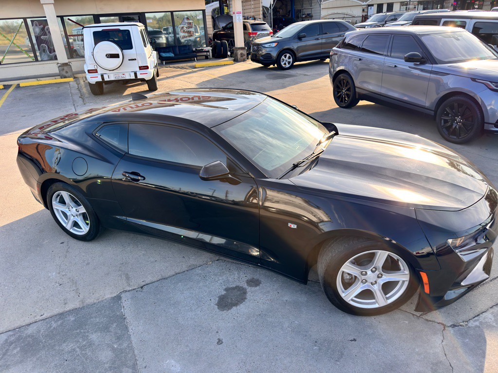 2017 Chevrolet Camaro Image 3