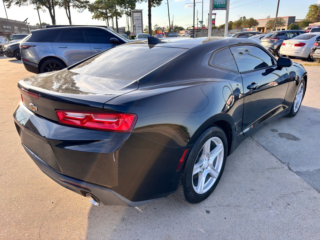 2017 Chevrolet Camaro Image 11