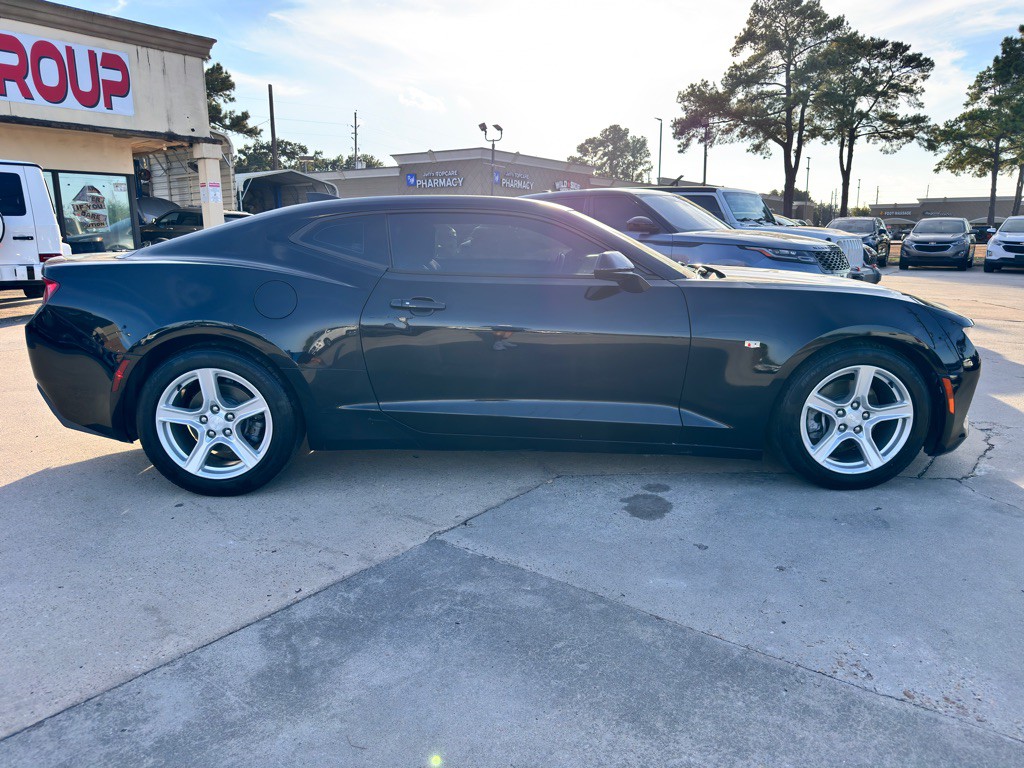 2017 Chevrolet Camaro Image 12
