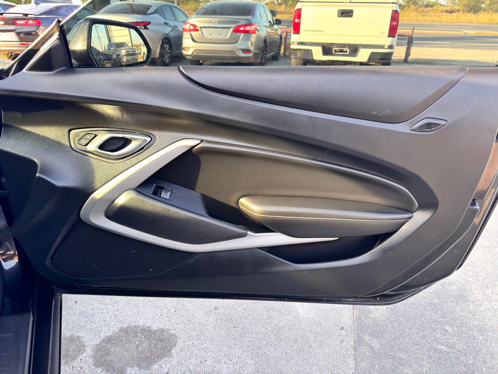 2017 Chevrolet Camaro Image 17