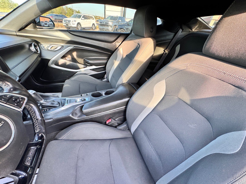 2017 Chevrolet Camaro Image 18