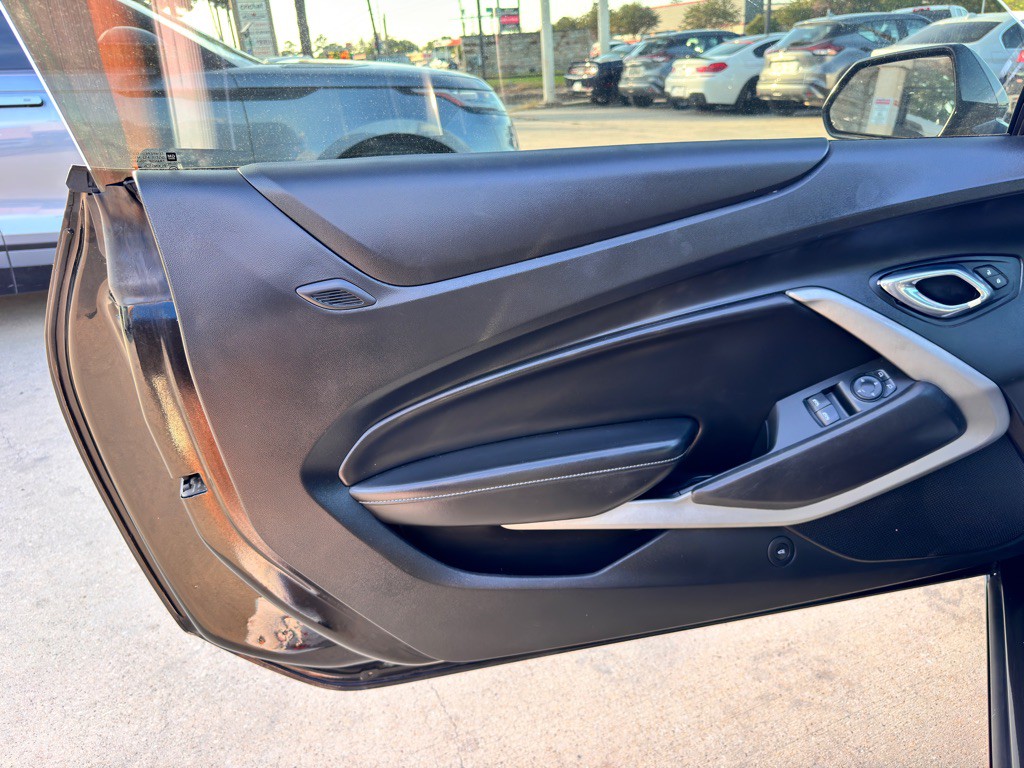 2017 Chevrolet Camaro Image 20