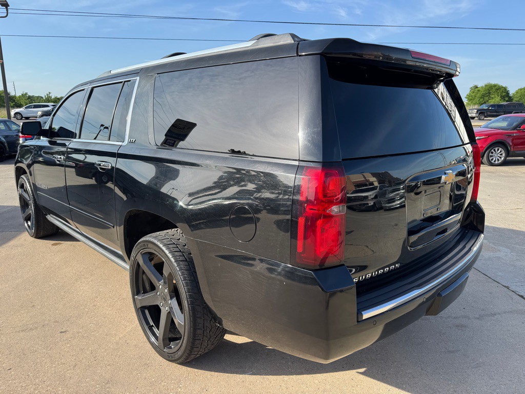2015 Chevrolet Suburban Image 9