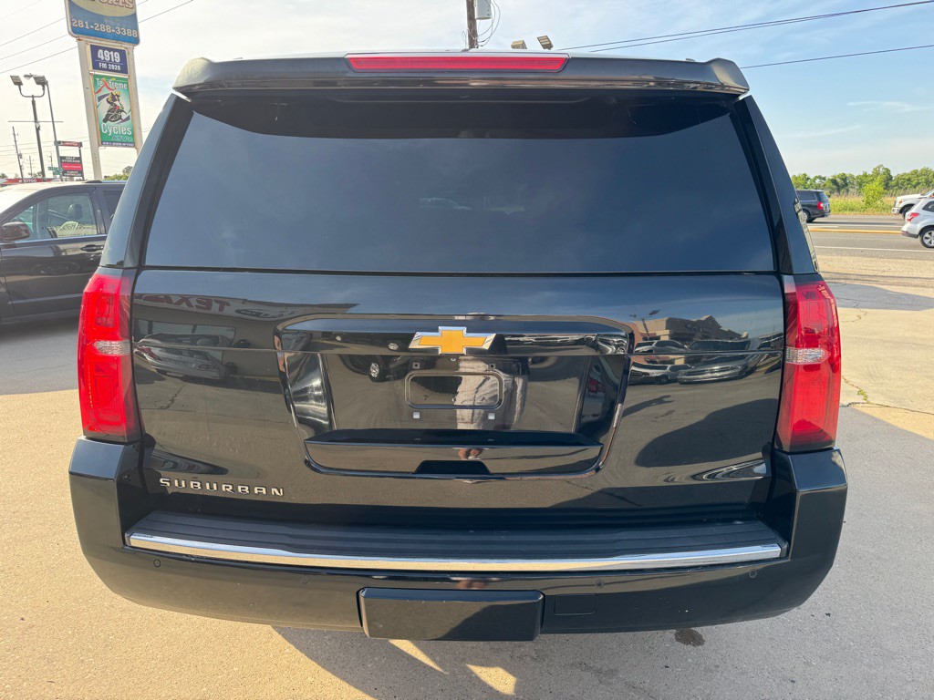 2015 Chevrolet Suburban Image 10