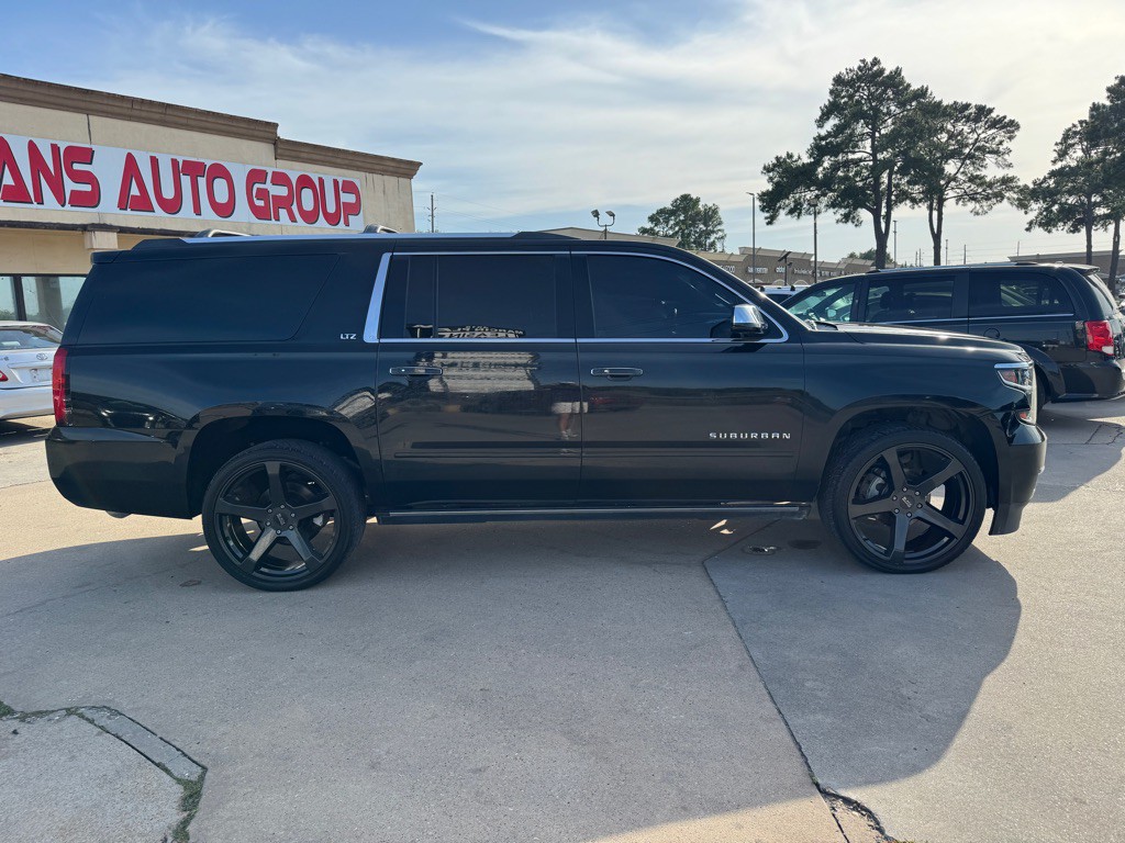 2015 Chevrolet Suburban Image 13
