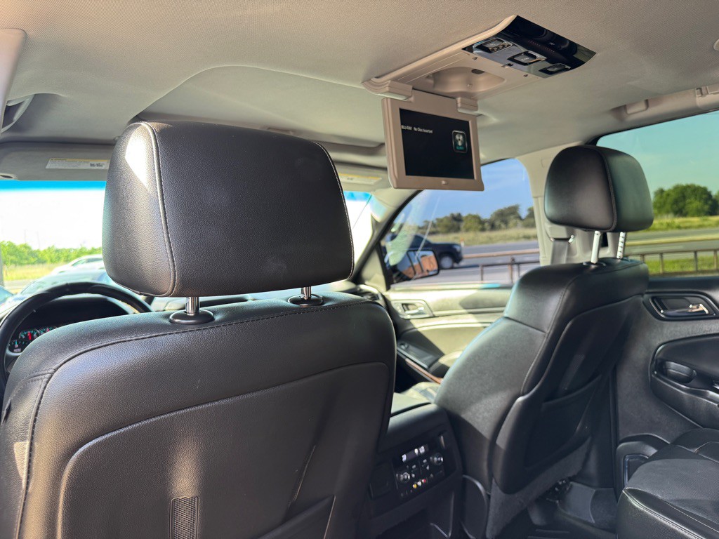 2015 Chevrolet Suburban Image 17