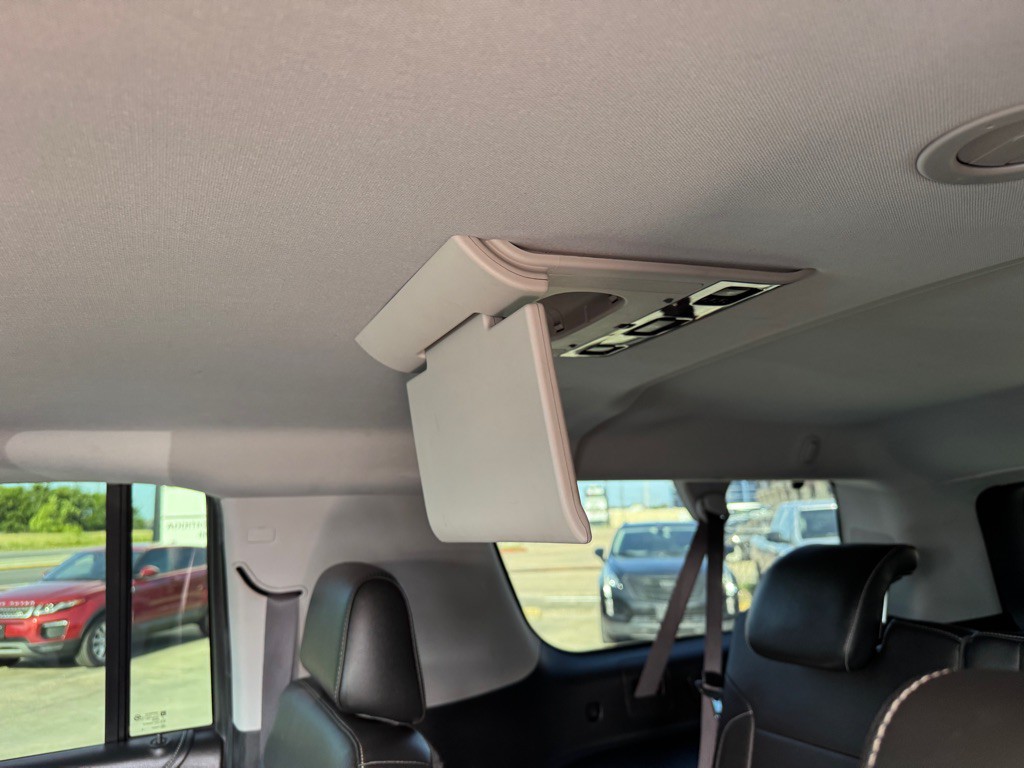 2015 Chevrolet Suburban Image 18