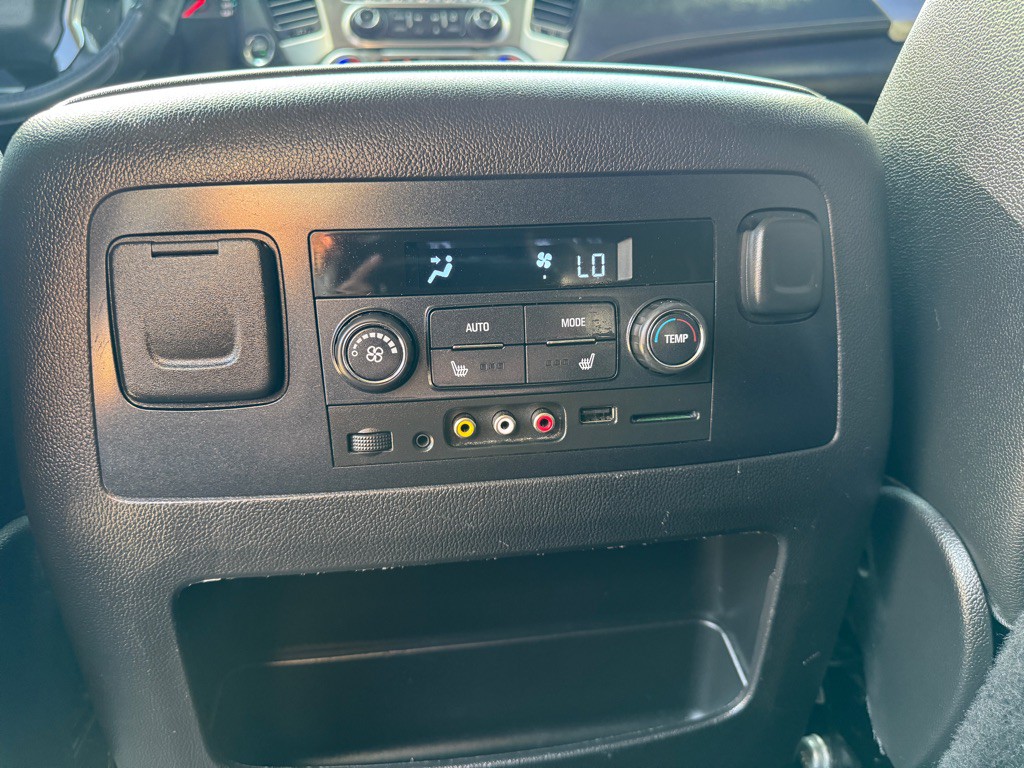 2015 Chevrolet Suburban Image 19