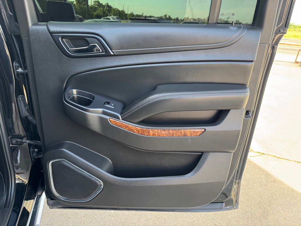 2015 Chevrolet Suburban Image 24