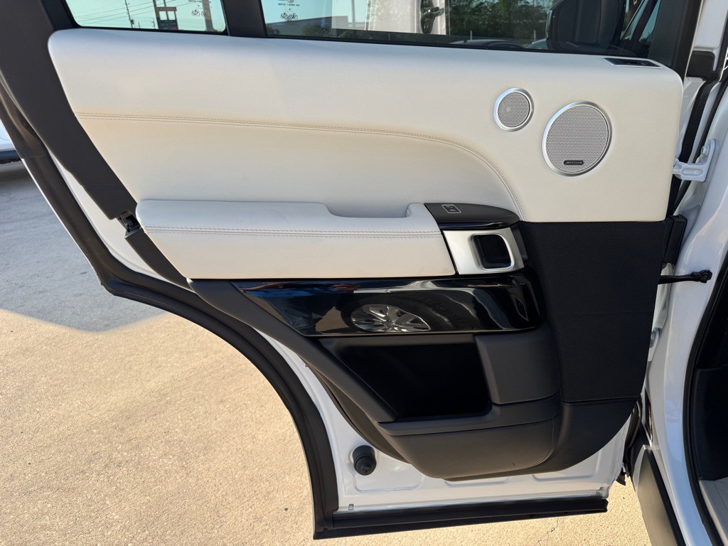 2017 Land Rover Range Rover Image 17