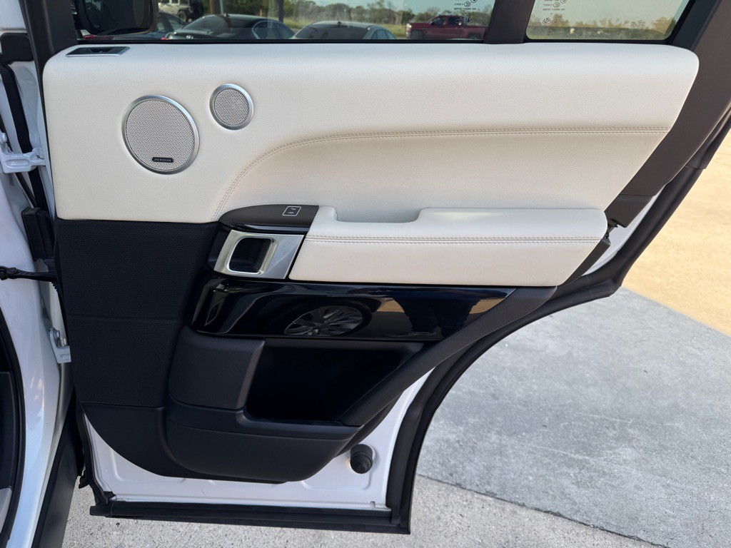 2017 Land Rover Range Rover Image 21