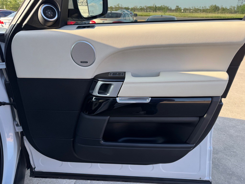 2017 Land Rover Range Rover Image 24