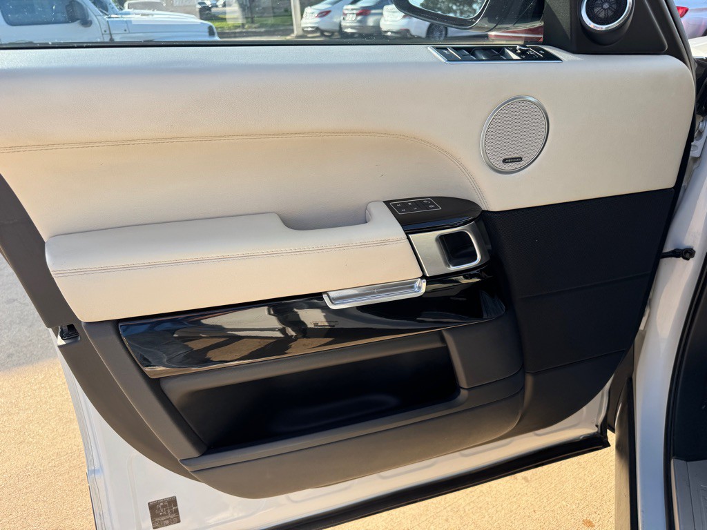 2017 Land Rover Range Rover Image 28