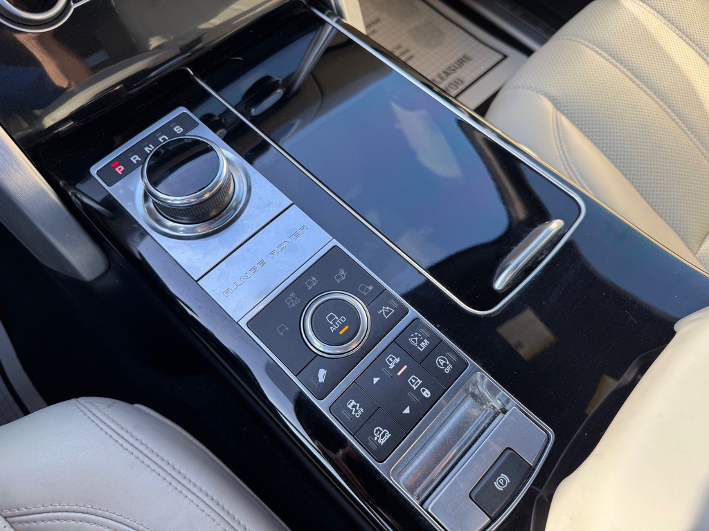 2017 Land Rover Range Rover Image 33