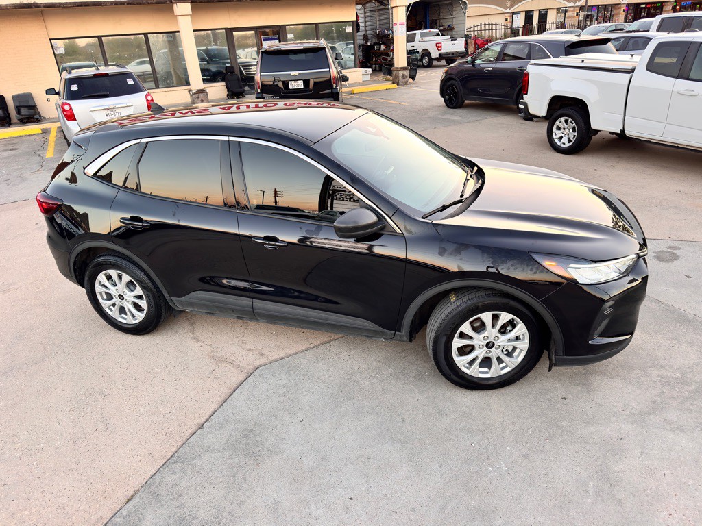 2023 Ford Escape Image 3