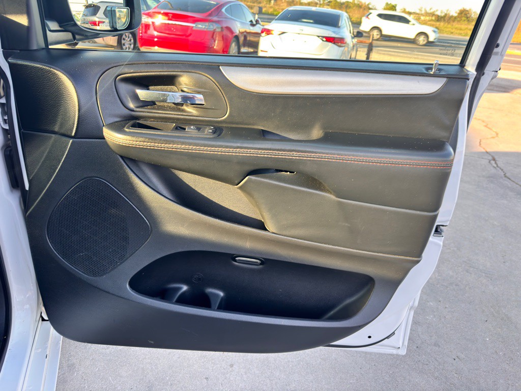 2017 Dodge Grand Caravan Image 16