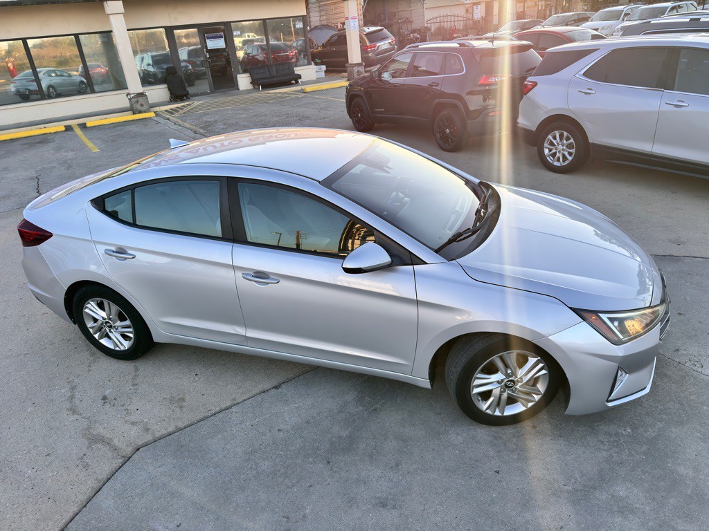 2020 Hyundai Elantra Image 3
