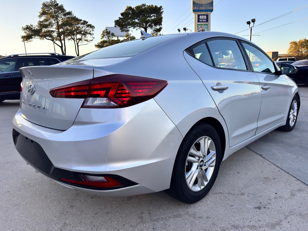 2020 Hyundai Elantra Image 11