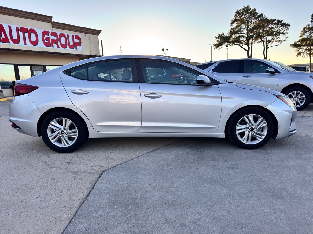 2020 Hyundai Elantra Image 12