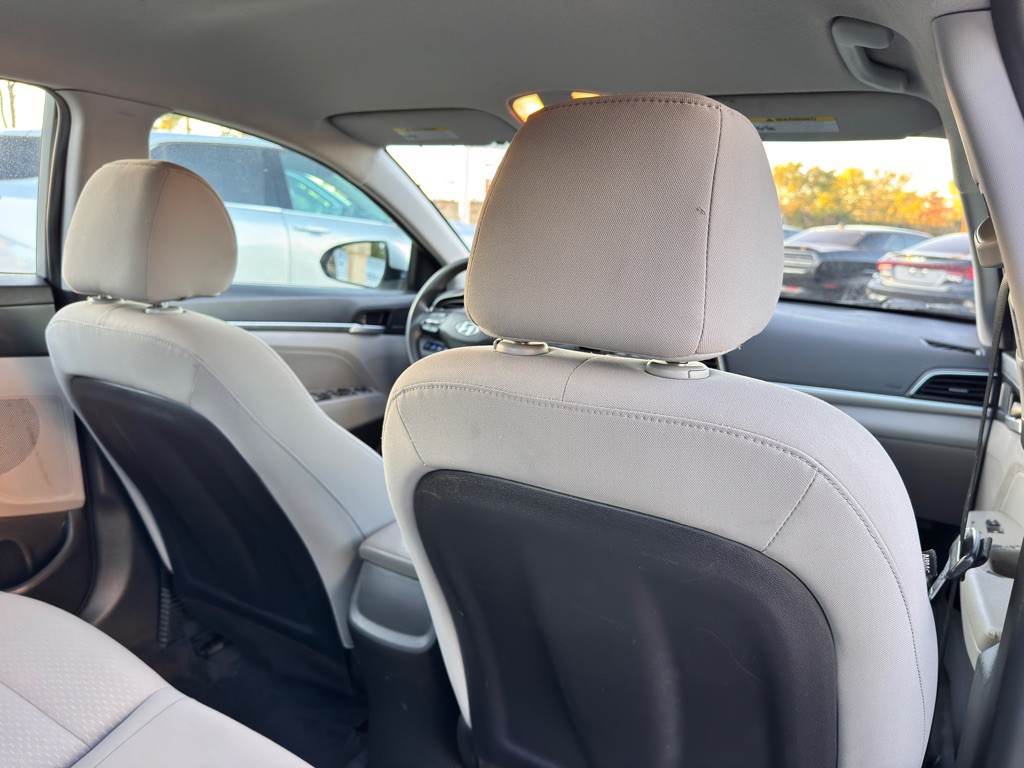 2020 Hyundai Elantra Image 17