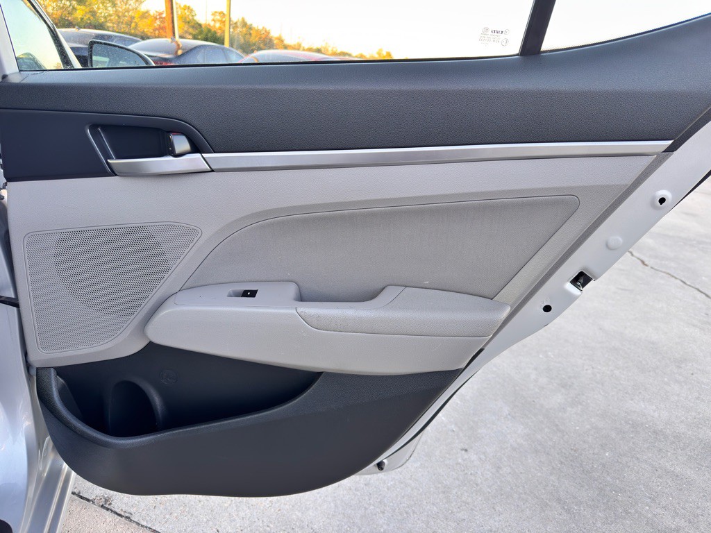 2020 Hyundai Elantra Image 18