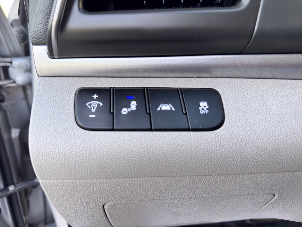 2020 Hyundai Elantra Image 23